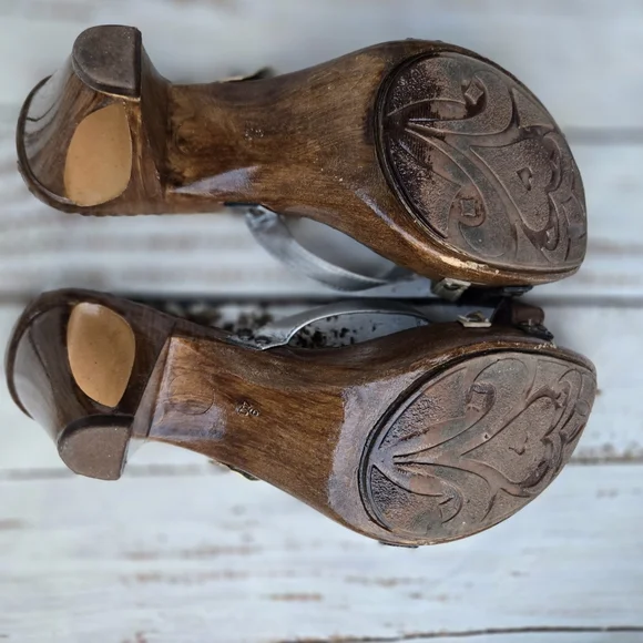 Italian Shoemakers Silver and Brown Sandals Flat Sole - Picture 2 of 3